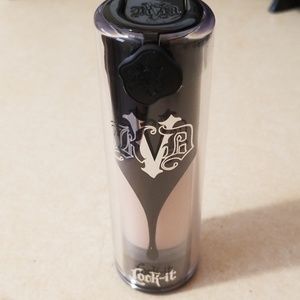 Kat Von D Lock it foundation